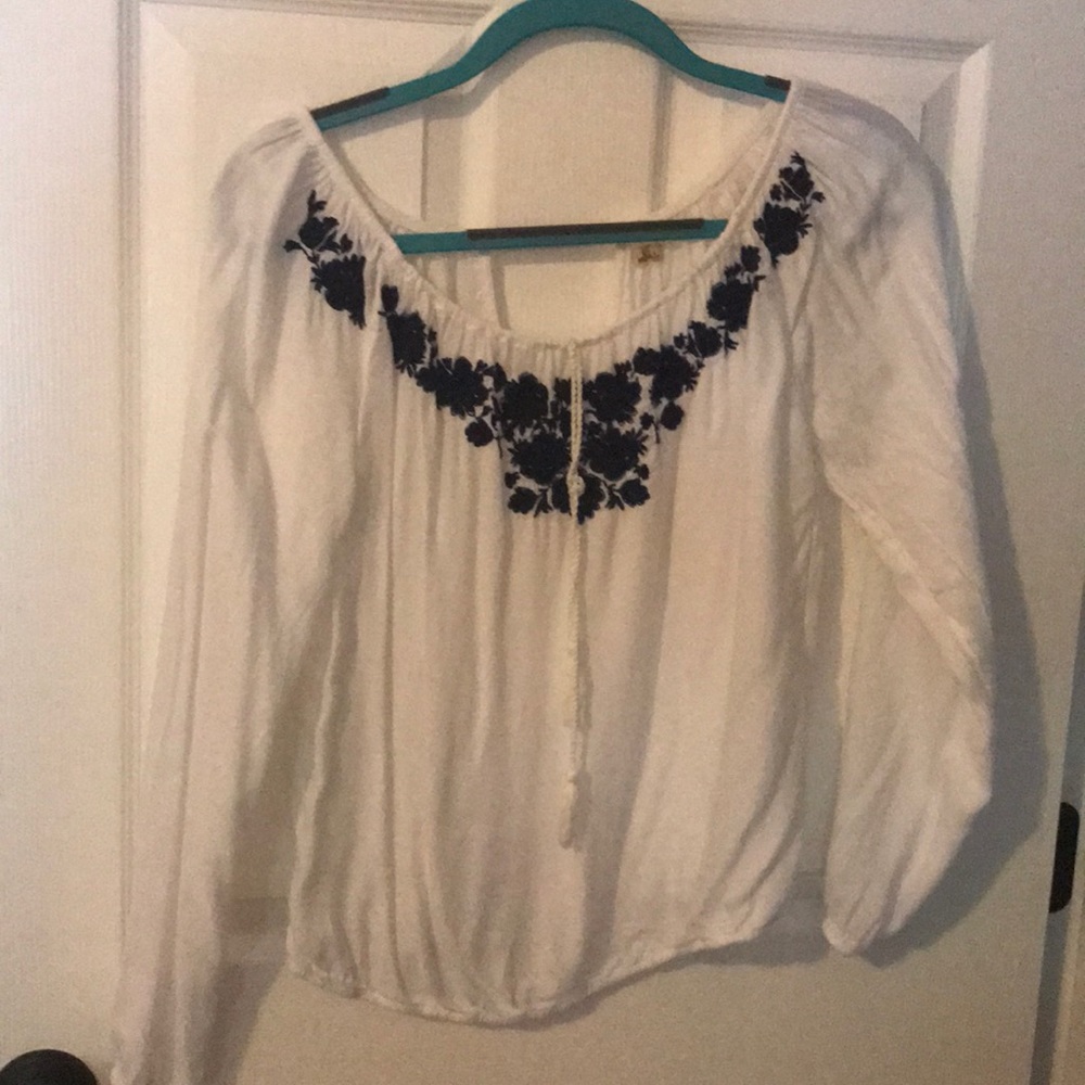 Flowy off the shoulder Hollister Blouse
